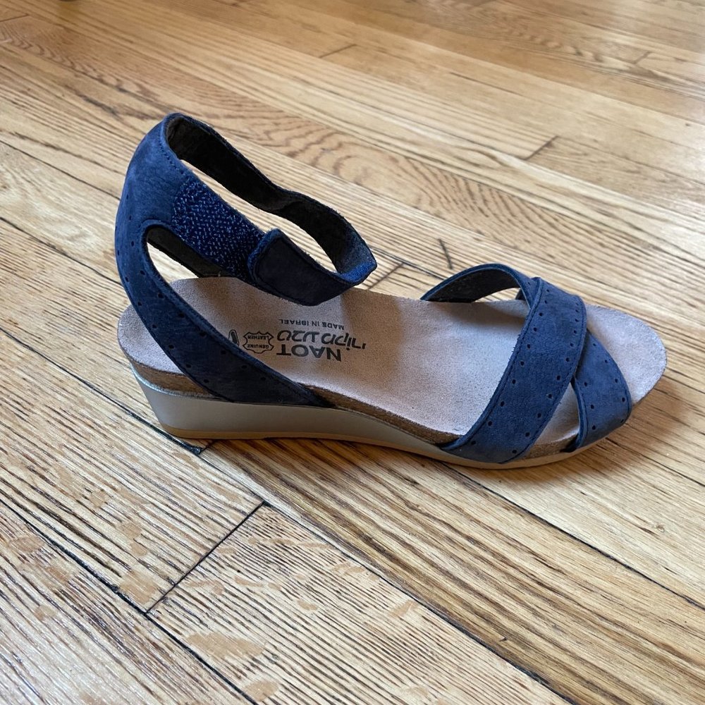 Naot Wand Sandal in Navy Velvet Nubuck/Glass Brown size US 4/5